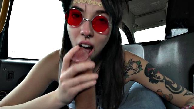 Alternative 21yo babe banged by cab driver in doggystyle