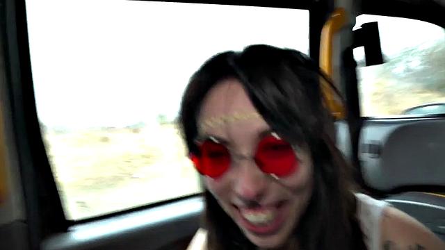 Alternative 21yo babe banged by cab driver in doggystyle