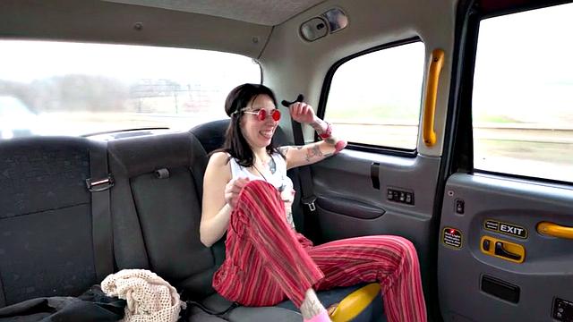 Alternative 21yo babe banged by cab driver in doggystyle