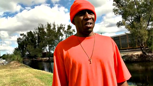 Oiled Black thug picked up and fucked outdoor by white