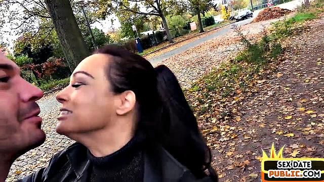 Public amateur MILF fucked outdoors by sex date guy