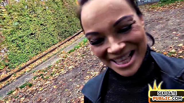 Public amateur MILF fucked outdoors by sex date guy