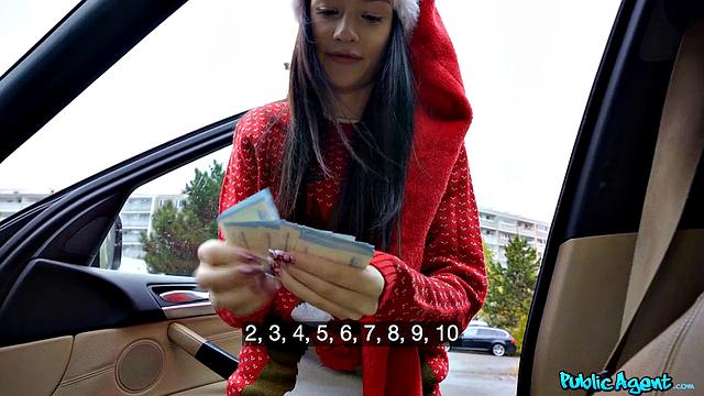 Big tip for Xmas delivery girl