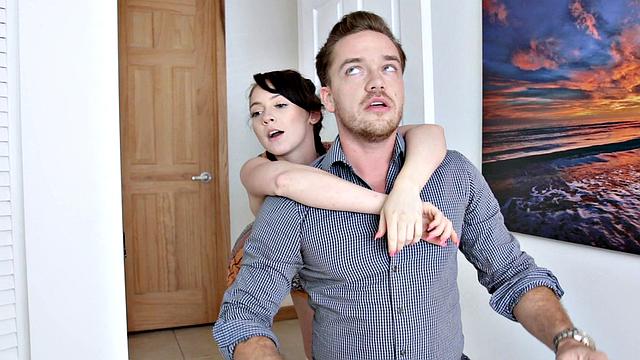 Афина Рейн моется с братом и сосёт ему ради экологии