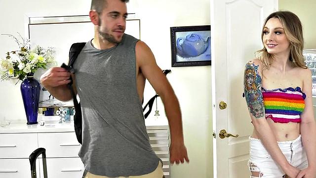 Bisex babe with inked arm gets pussybanged in 3some