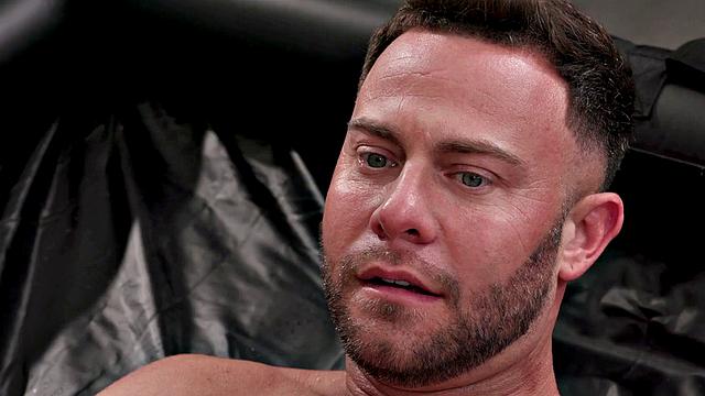 Клиент боится прикосновений - массажистка залила маслом, теперь боится только не кончить