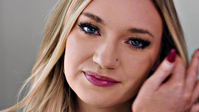 UP CLOSE - Stunning Petite Blonde Daisy Lavoy Craves Her Pussy Rough Stuffed By Donnie Rock's BWC