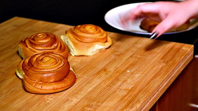 Heavy-Hootered Housewife