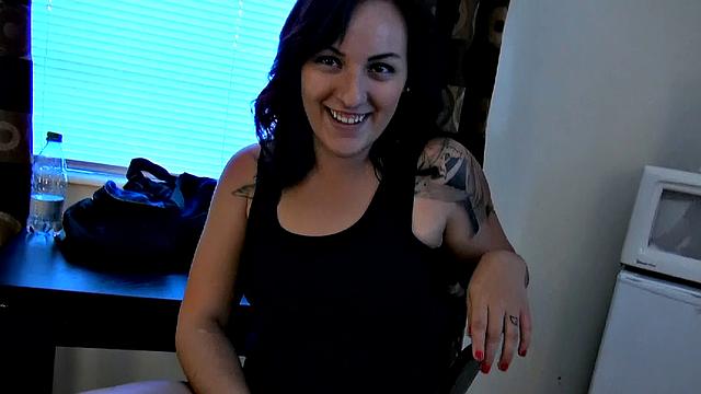 толстушка-латиночка подвела машина, зато не член-вот это ремонт