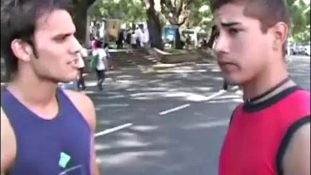 смотри, как родриго вылизывает жопу педро и жестко его трахаeт