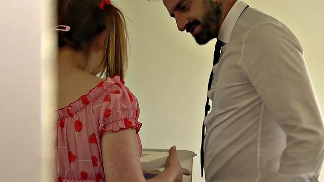 Взрослая Cherry умоляет Паскаля жестко отработать ей по попе