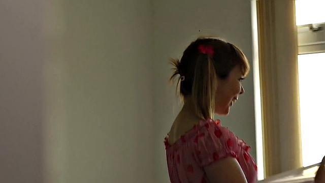 Взрослая Cherry умоляет Паскаля жестко отработать ей по попе