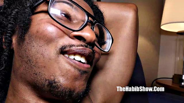 Darian loves dick swapping with Olive Onyx