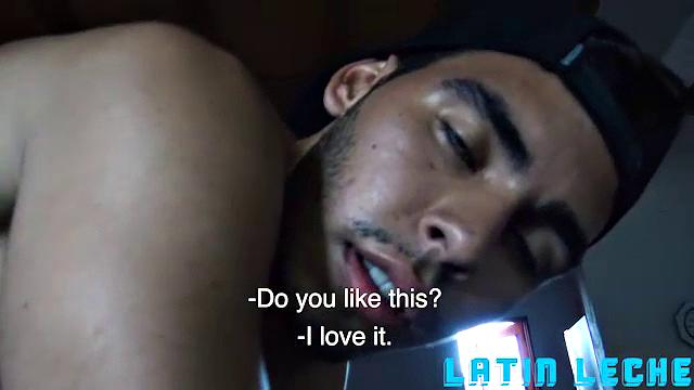 двое соседей трахают латинского красавца