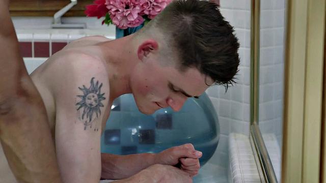 Black bottom barebacks tattooed twink in the bathtub