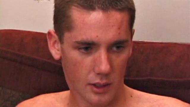 Лэнс устраивает жаркую дрочку с мощной разрядкой