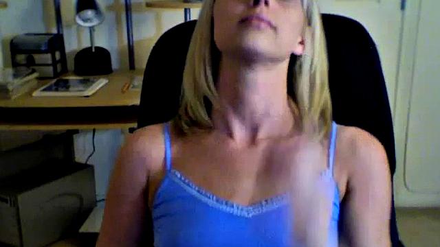 Hot teen Kylie in softcore