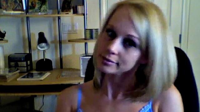 Hot teen Kylie in softcore