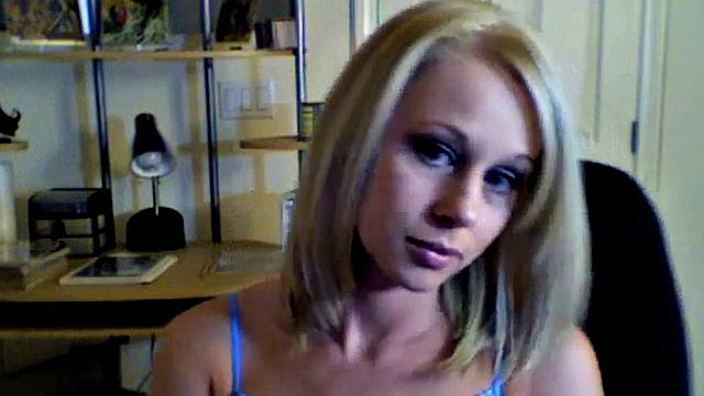 Hot teen Kylie in softcore