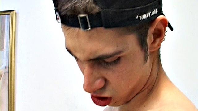 Марина страстно скачет на толстом члене Ферчо без защиты