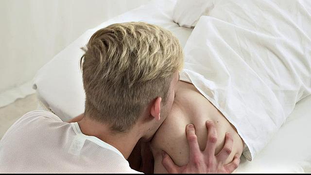 Elder Daniels: Sneaking