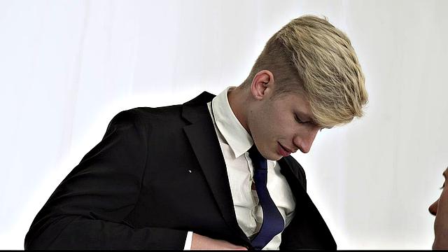 Elder Daniels: Sneaking