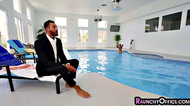 Big pierced babe loves cock bouncing