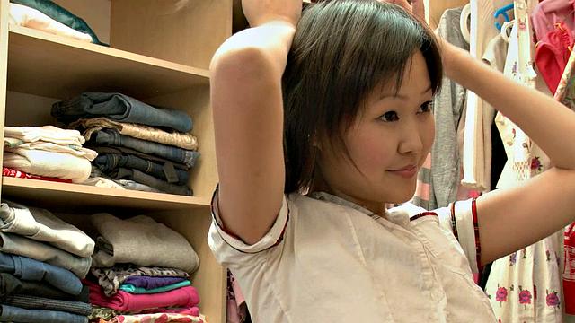 Ксю в поисках лука, а нашла только оргазм с игрушкой