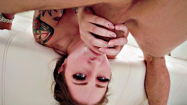 Deepthroating curvy bae spoiling lover with sucking