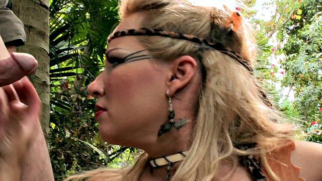 Mamazon Rachel Gets Jungle Threesome