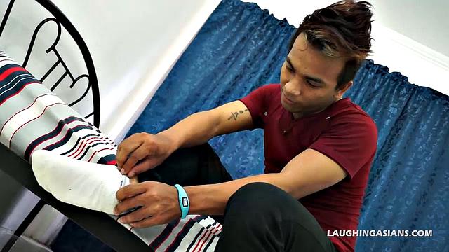 Straight Boy Derik Foot Tease