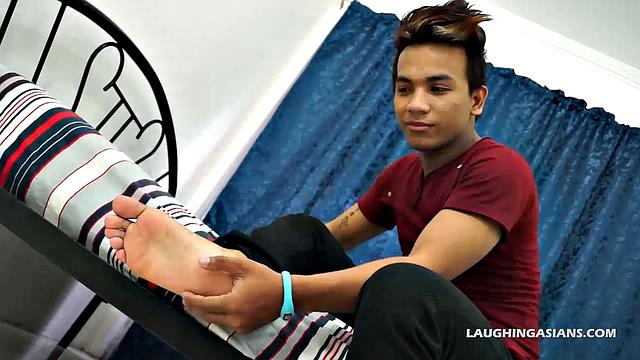 Straight Boy Derik Foot Tease