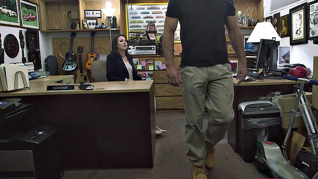 Pawning babe sucking before sex out the back