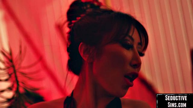 Stunning asian loves deepthroating