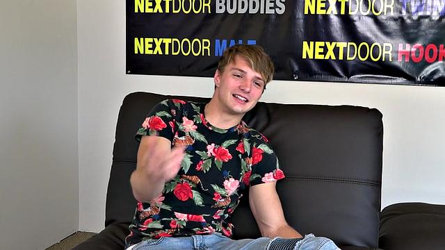 Sixpack college jock cums after wanking during his casting