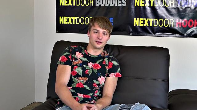 Sixpack college jock cums after wanking during his casting