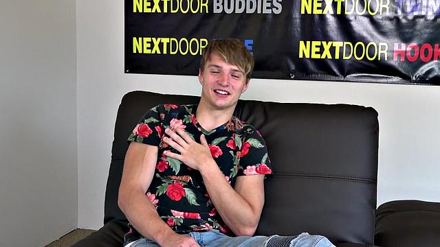 Sixpack college jock cums after wanking during his casting