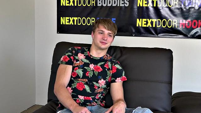 Sixpack college jock cums after wanking during his casting
