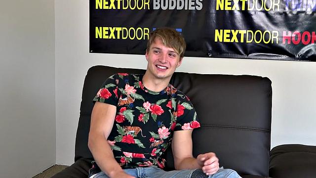 Sixpack college jock cums after wanking during his casting