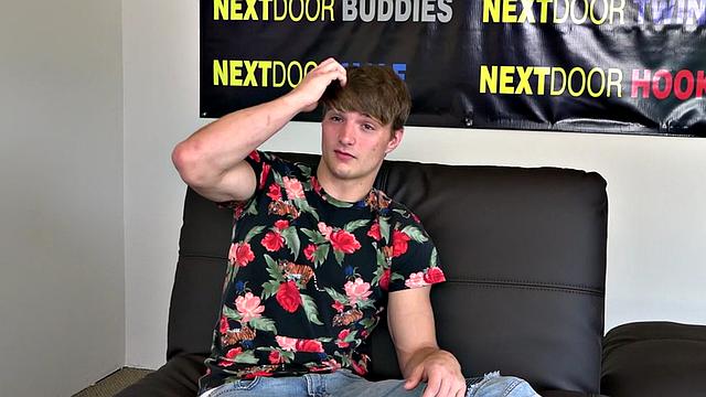 Sixpack college jock cums after wanking during his casting