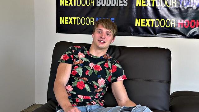 Sixpack college jock cums after wanking during his casting