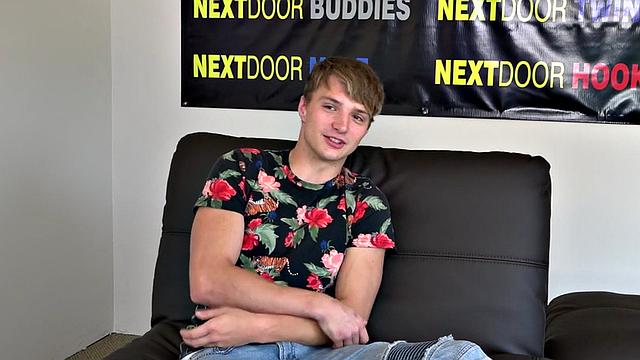 Sixpack college jock cums after wanking during his casting