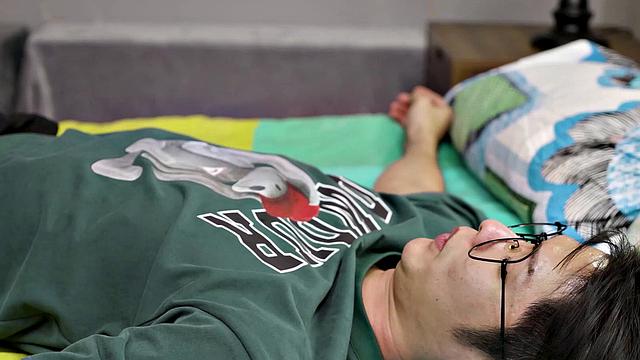 тайваньская привидение с такими сиськами, что страшно не трахнуть