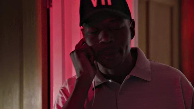 Clunge in high heels and tattoos gives bald pussy a wild threesome