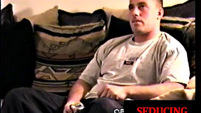 Straight amateur solo masturbates for cumshot