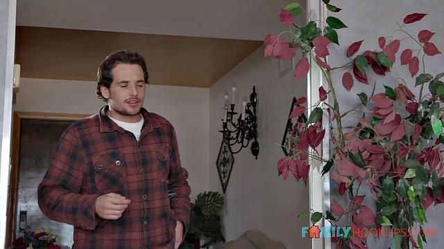 Cute teen with braces Vanna Bardot swallows her stepbrother's load