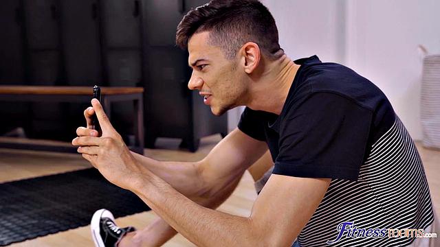 Influencer fucks big guy in gym