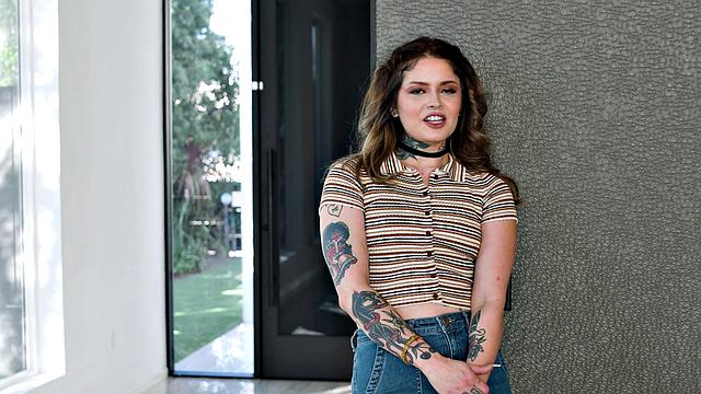 UP CLOSE - Tattooed Beauty Vanessa Vega Can Barely Take Isiah Maxwell's Huge Dick! PUSSY DESTRUCTION