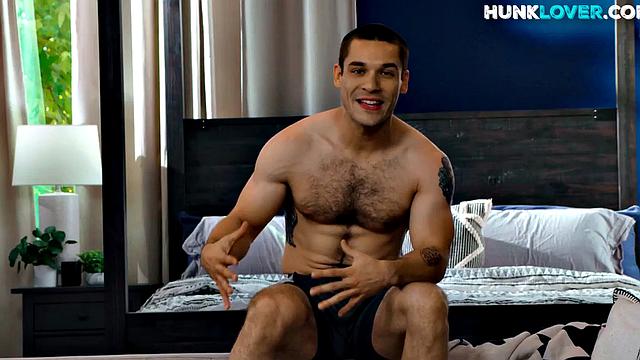 Tattooed hunk barebacked by twink in greedy asshole