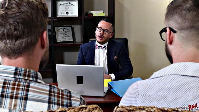Валентин Петров, Кайл Харт и Чад Хаммер в офисном тройничке без резинки
